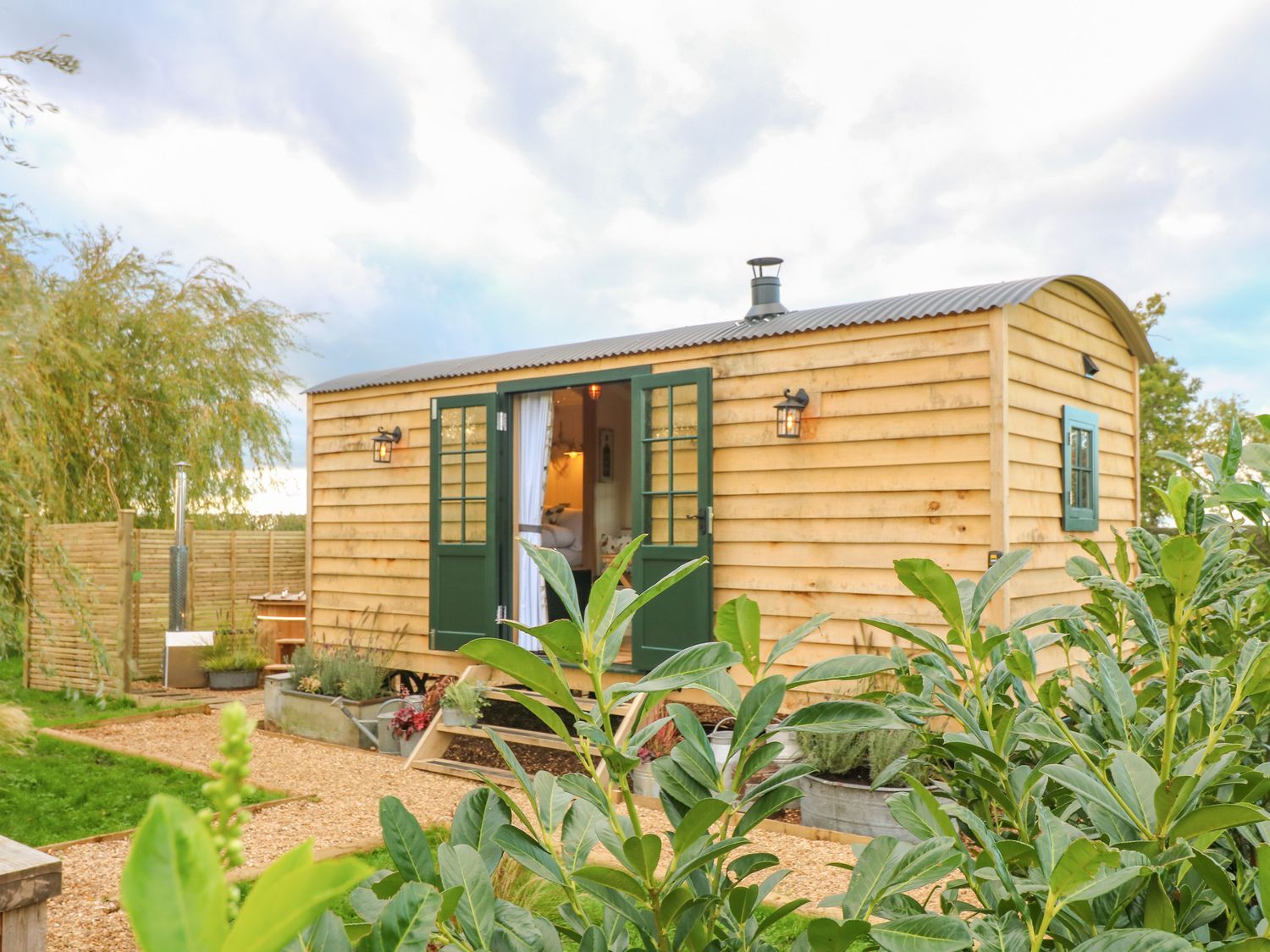 Poppie's Shepherds Hut at Shepherds Lodge -  - 1165650 - photo 1