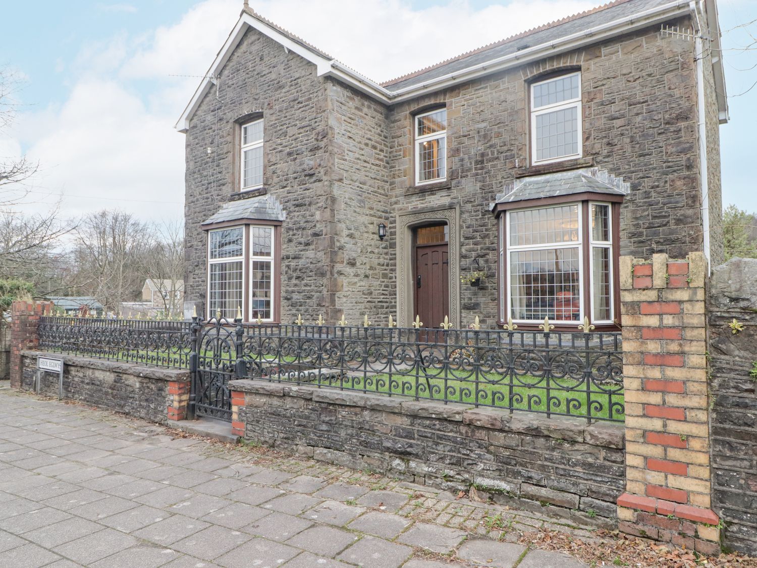 Glan Yr Afon                     photo 2