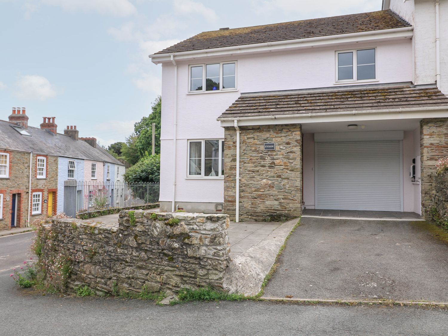 A house with garage and driveway at Eydon in Salcombe