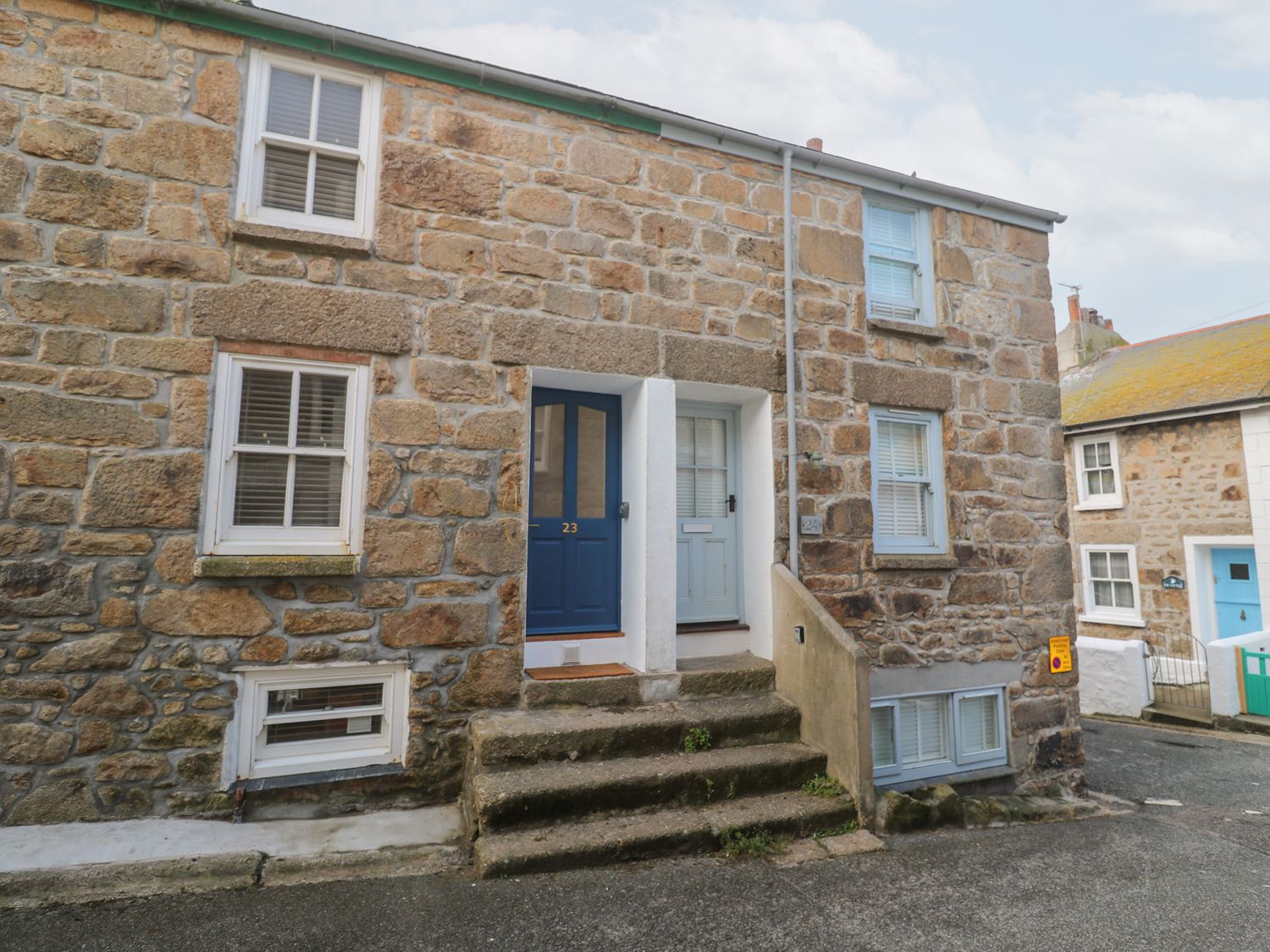 Rockpools, 23 Carncrows Street - Cornwall - 1169889 - photo 1