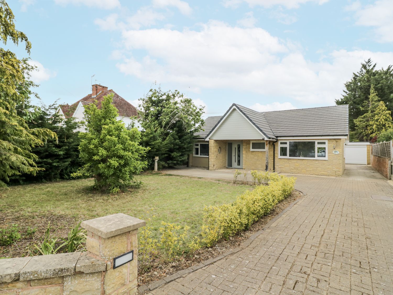 A bungalow with a garden and driveway at Chillon in South Littleton near Honeybourne