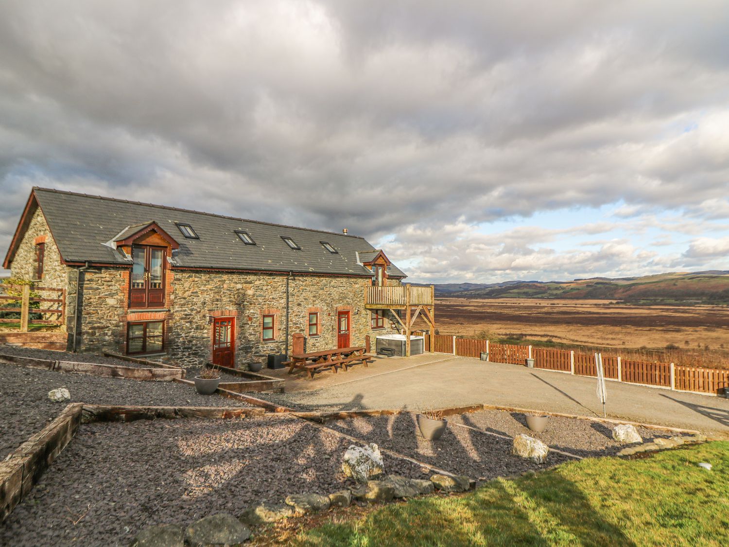 Llwyngwinau Isaf Barn - Mid Wales - 1172093 - photo 1