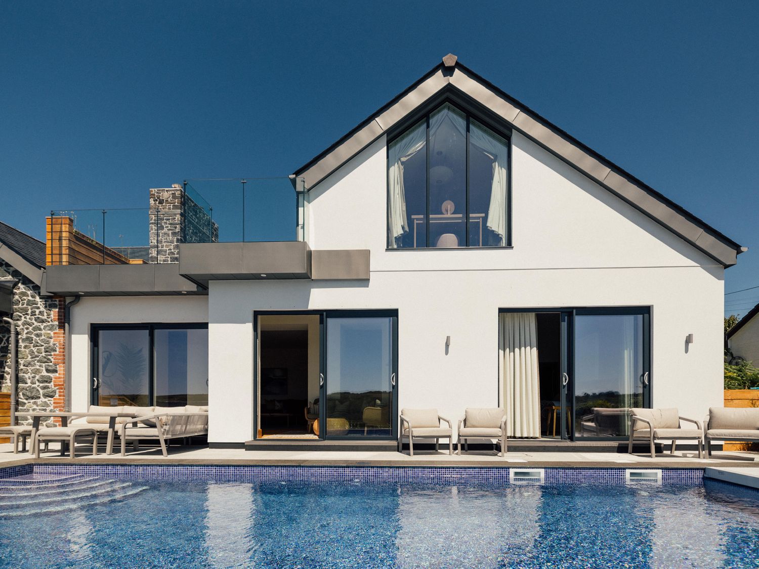 A house with a swimming pool at Trevean in Mullion