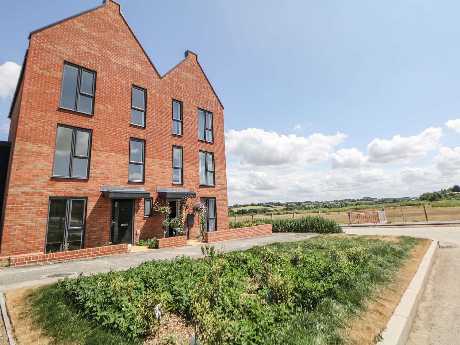 A building with windows and doors at Peak Avenue Retreat in Wingerworth near Chesterfield