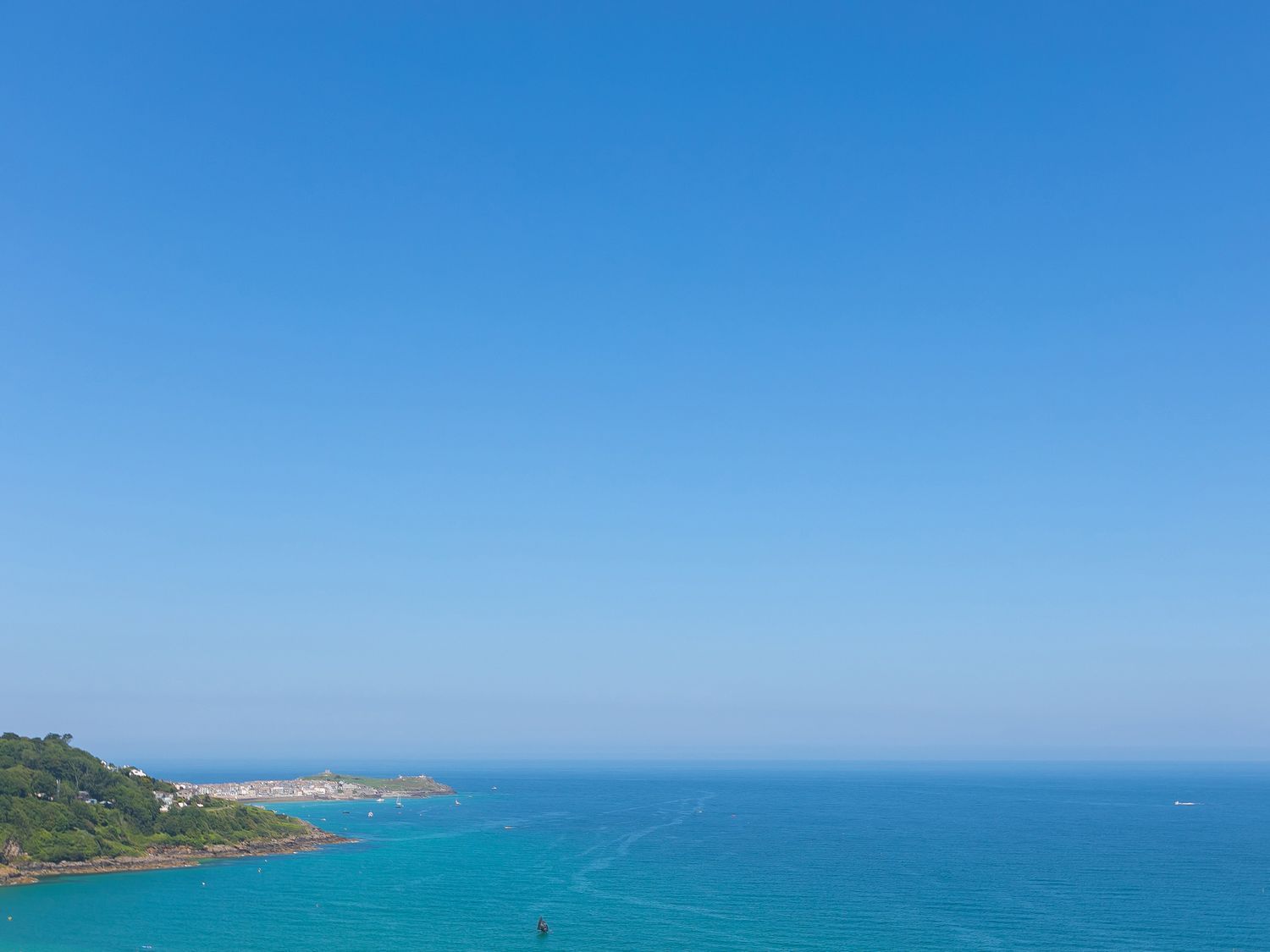 An image of the sea and sky at Far Cliffs in St. Ives