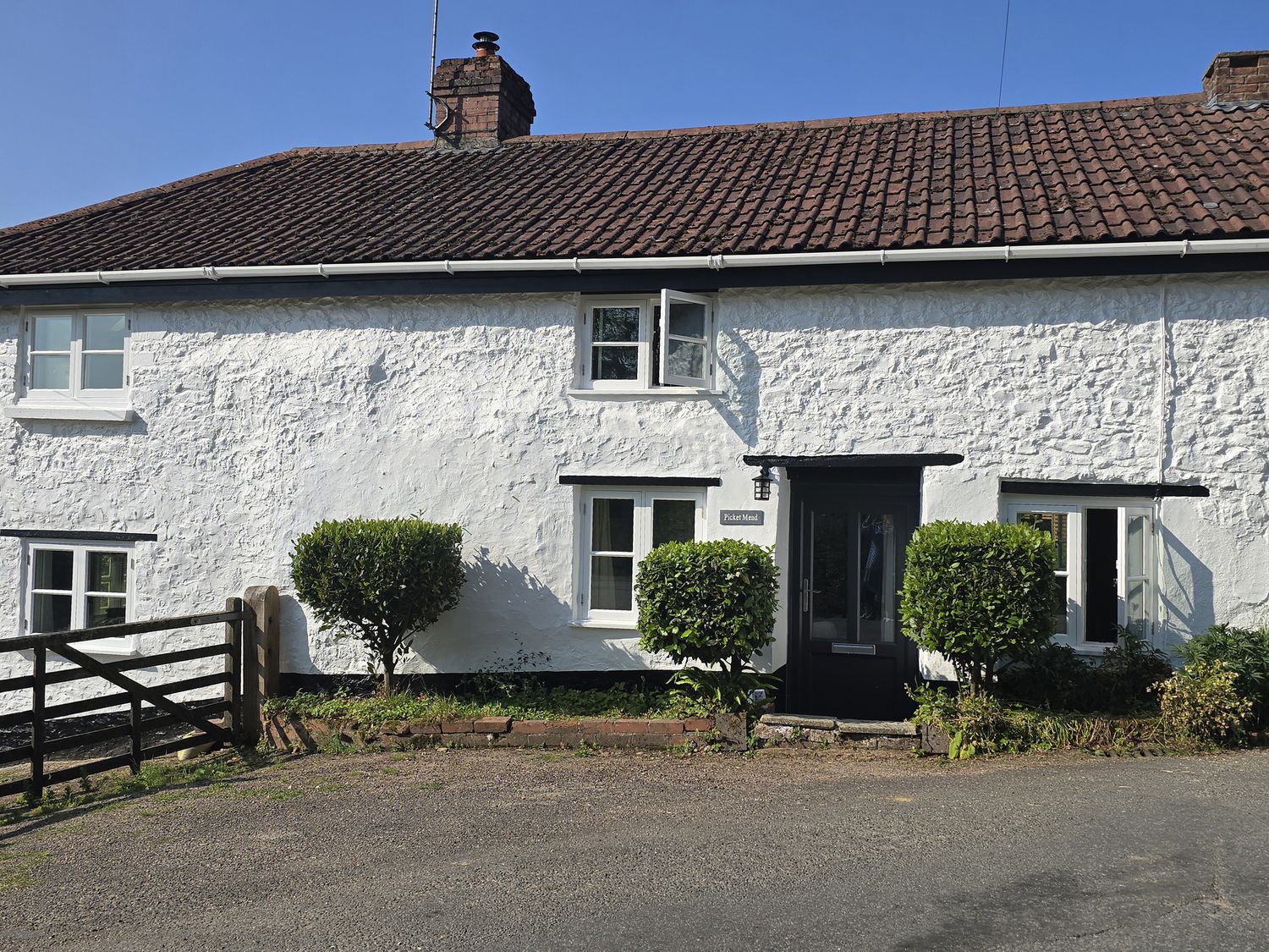 A house with hedges and a pathway at Picket Mead Southleigh near Colyton