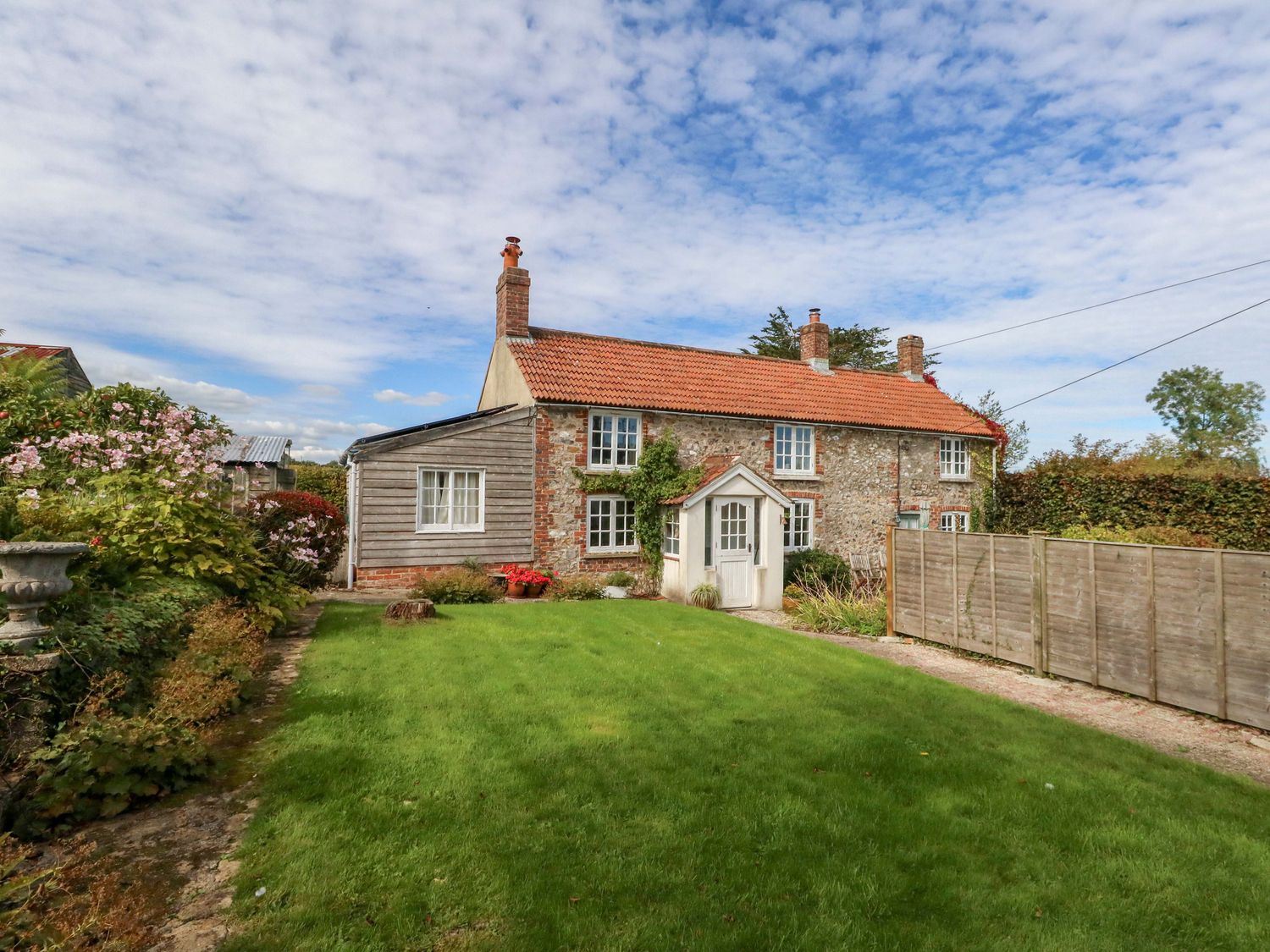 A house with a garden at Little Orchard in Chard