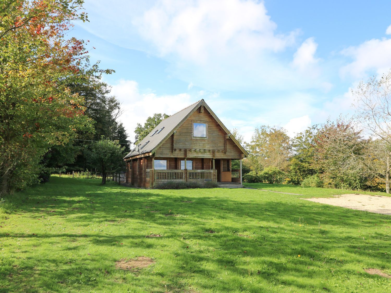 A house with a porch and garden at Pen Y Clawdd Beggar's Bush near Presteigne