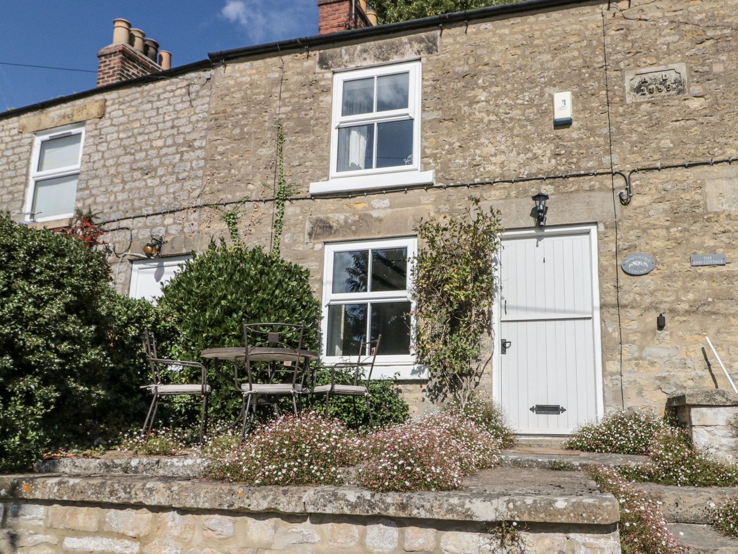 Honeysuckle Cottage - North Yorkshire (incl. Whitby) - 1174608 - photo 1