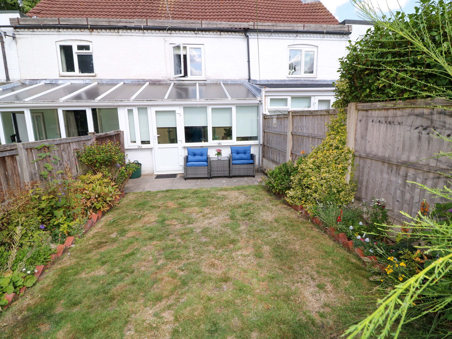 A garden with seating and plants at 37 East Lane Mansfield