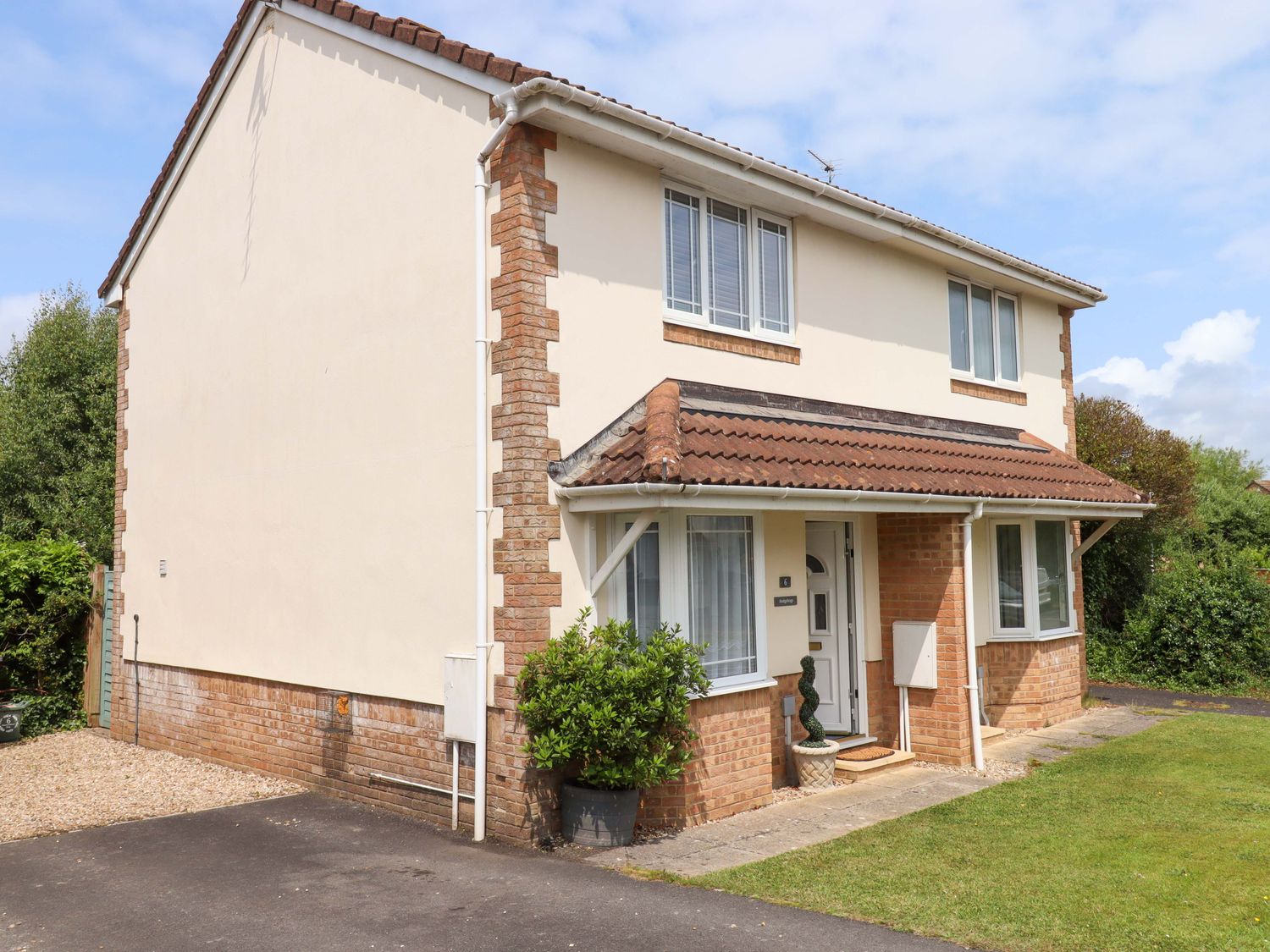 A house with windows and a door at Hedgehogs in Barnstaple