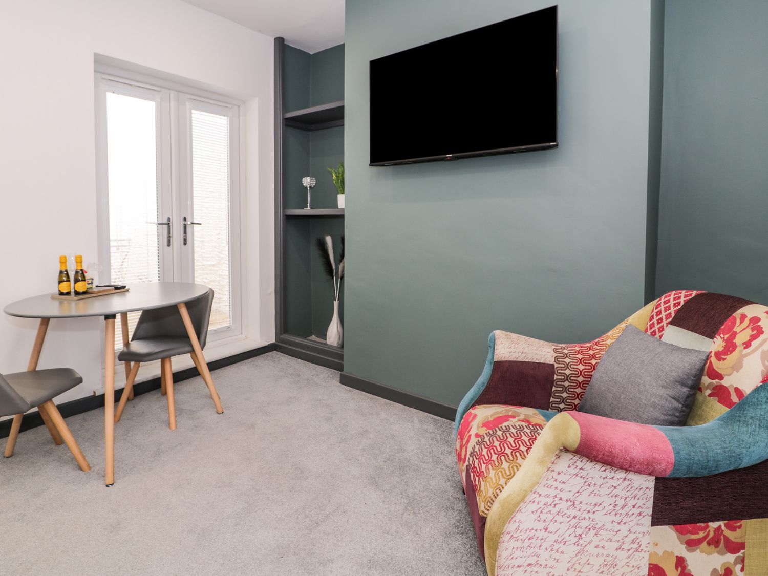 A living room with a table and chairs at Flat 1, Mona House in Conwy