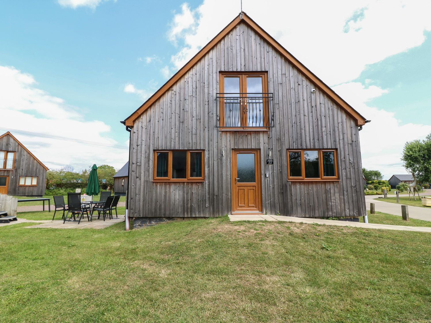A house with windows and outdoor furniture at James Ville Marina Lodge 22 in Brigg
