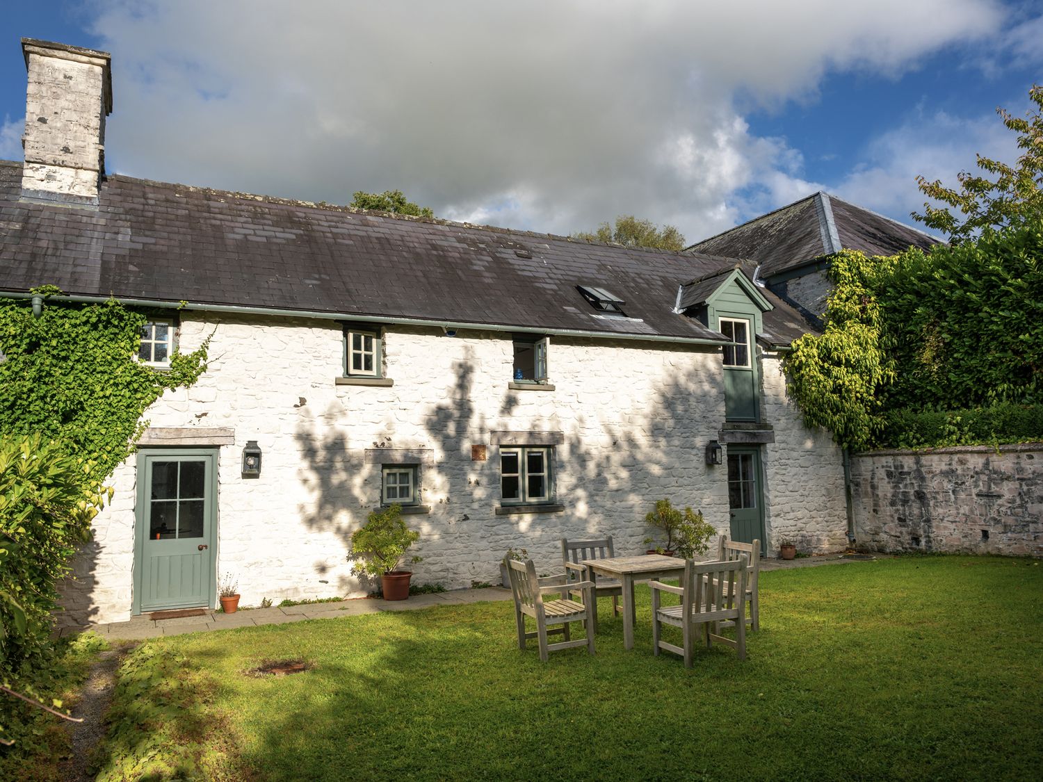 A house with outdoor furniture at West Cottage in Llandovery