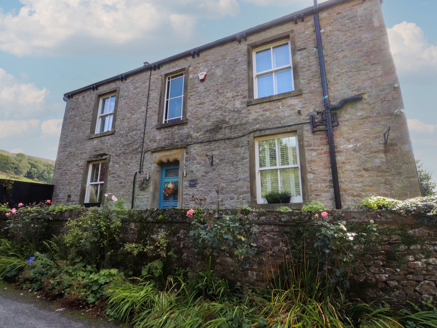 A house with windows and a garden at Langcliffe House Kettlewell