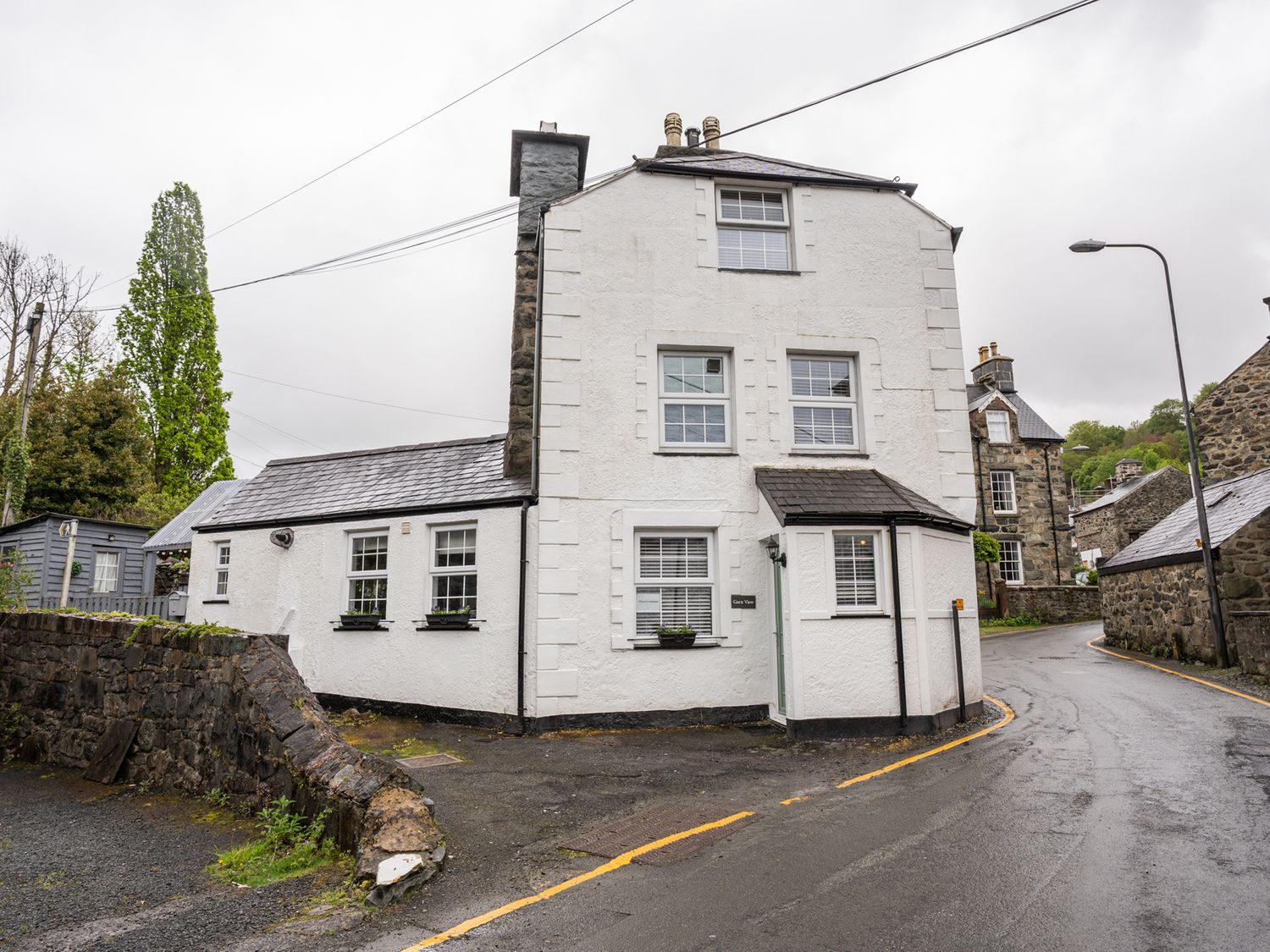A house located at a street corner at Garn View in Dolgellau