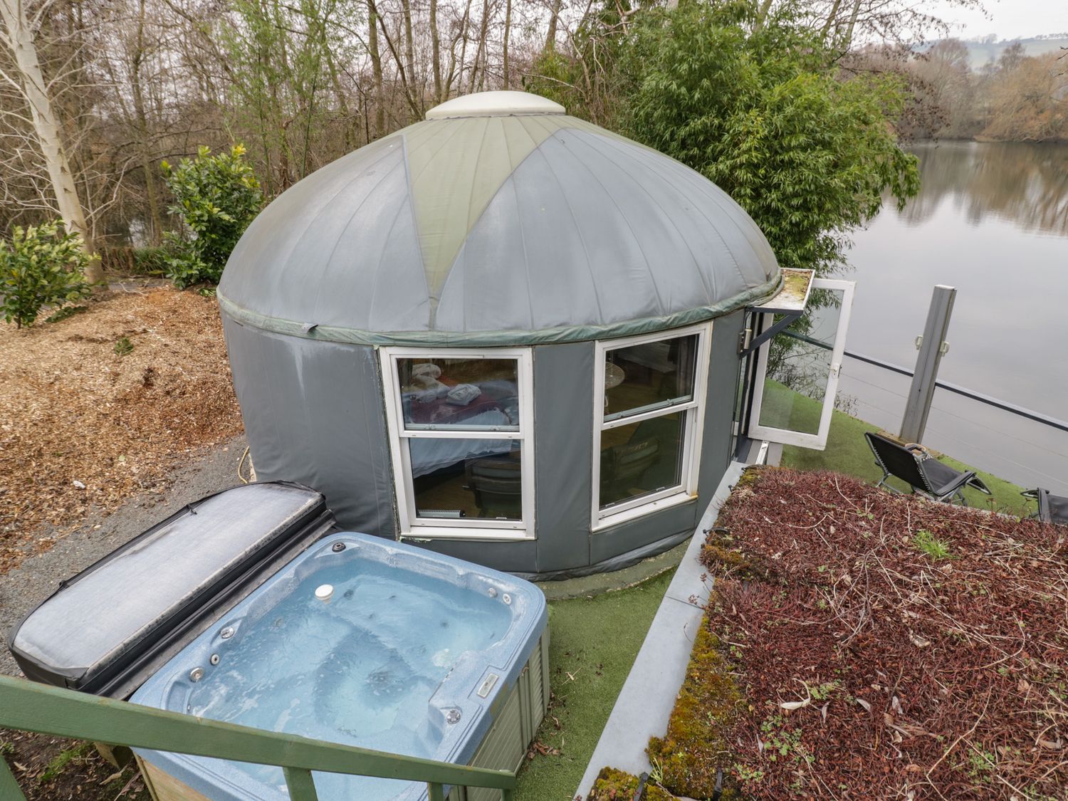 Lakeview Yurt - Cotswolds - 11980 - photo 1