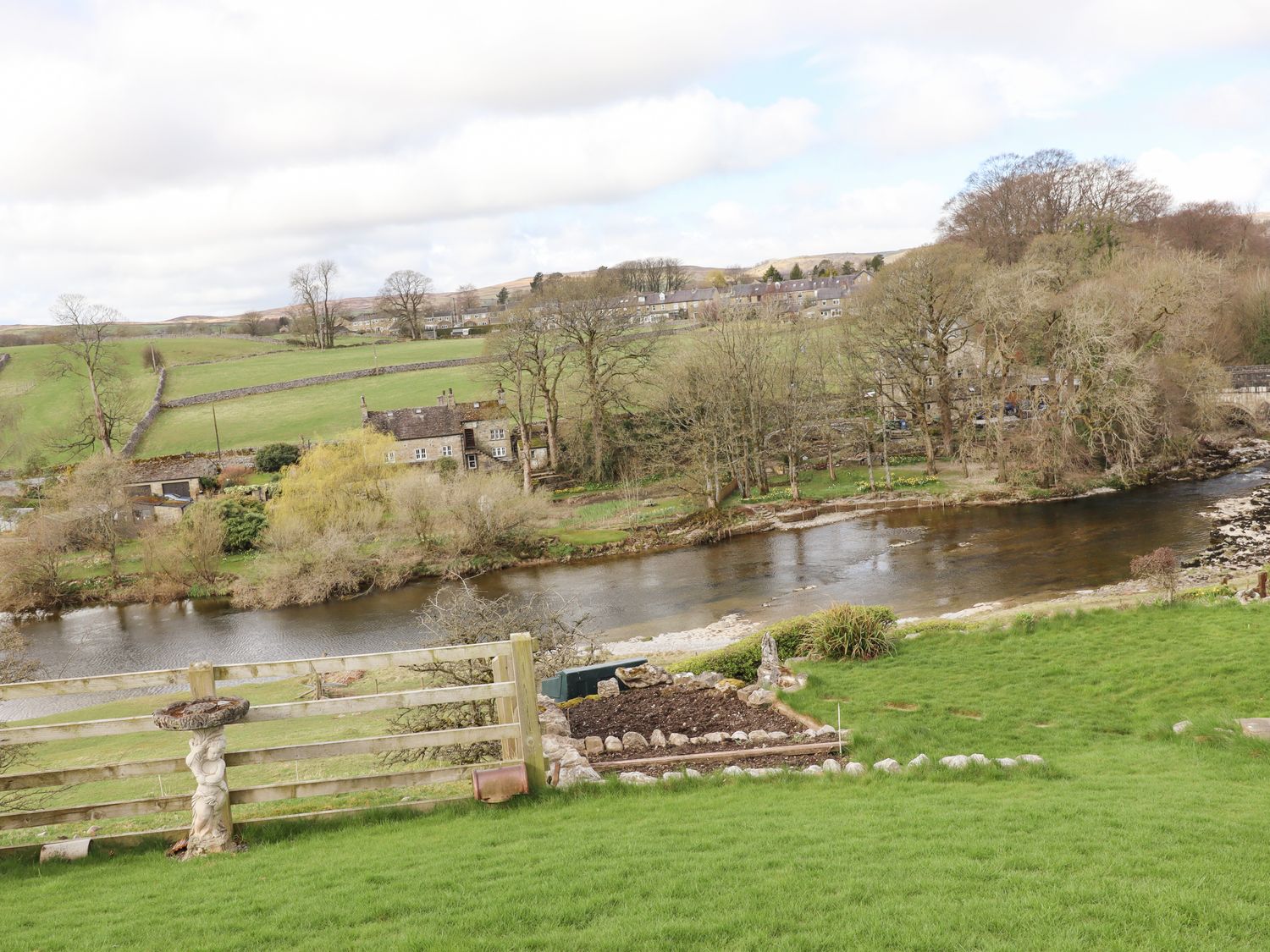 River view View towards bridge over River Wharfe - Riverside ( Ref 19135 ) Grassington holiday apartment for 4 guests