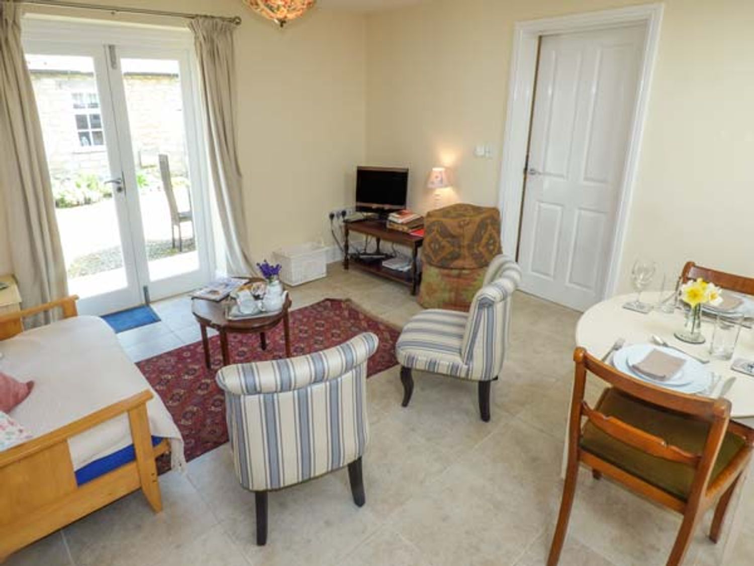 Stable Cottage                     photo 2