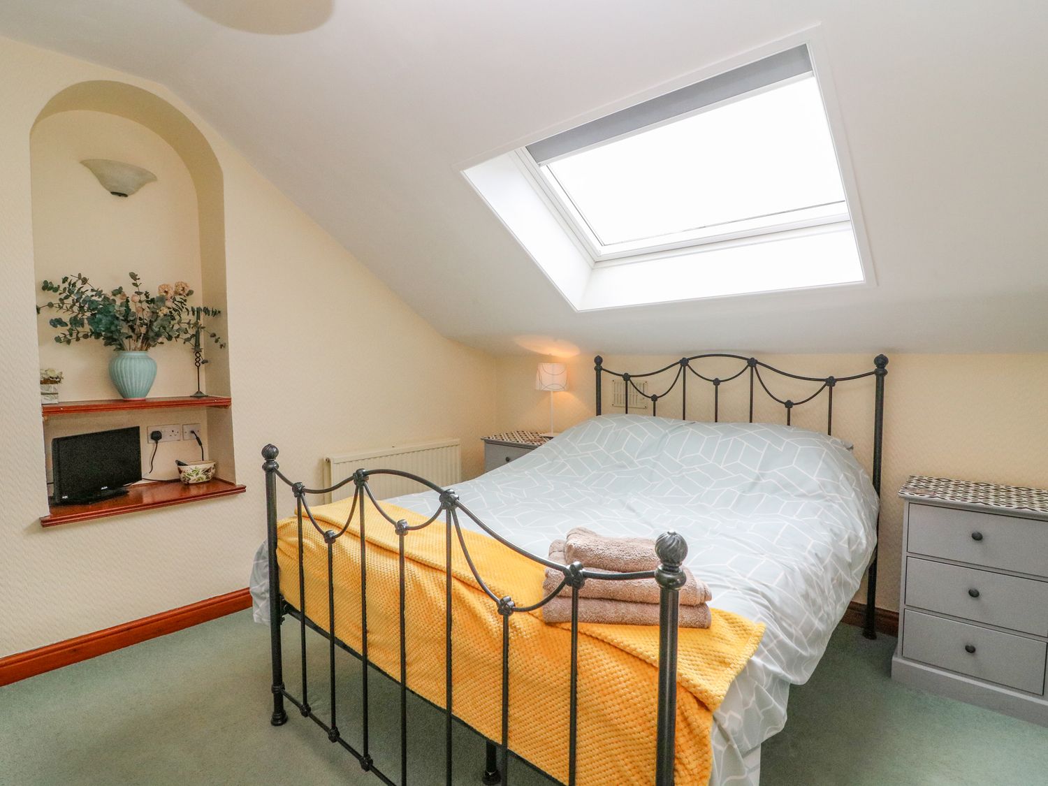 Bedroom Watershed Cottage Settle ( Ref 22252 ) Holiday cottage in Settle for 3 guests