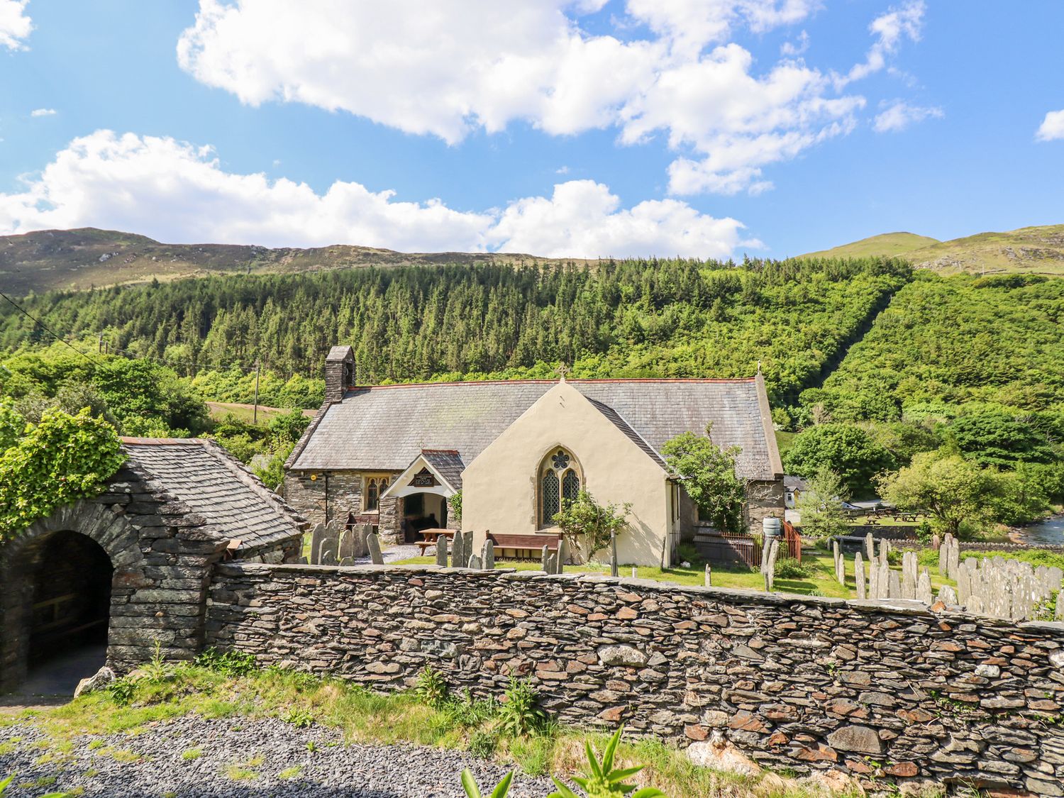 St.Mary's - North Wales - 26732 - photo 1