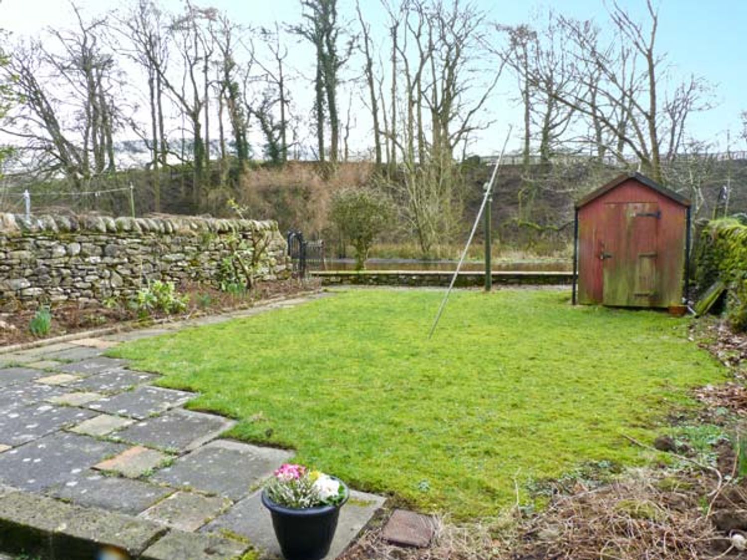 Garden Locks Cottage Langcliffe ( Ref 816 ) Holiday cottage in Langcliffe for 4 guests