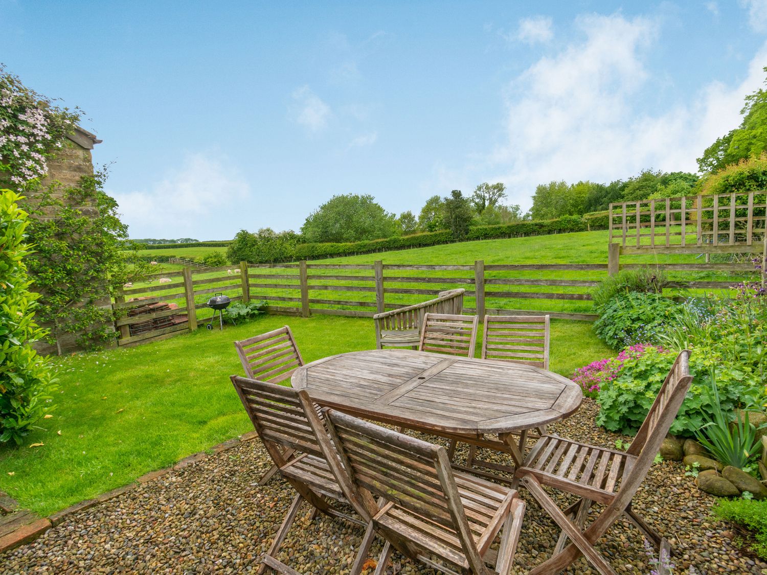 Patio area Brook Cottage Stearsby ( Ref 8634 ) Stearsby holiday cottage near Hovingham for 4 guests