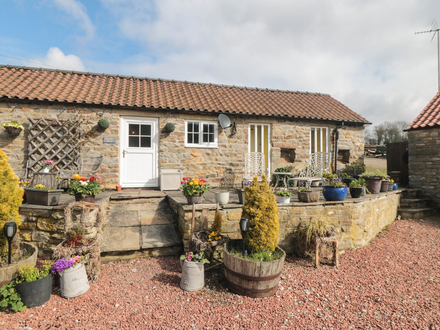 Photo of Norahs Nook ( Ref 911836 ) Holiday cottage in Farndale near Hutton le Hole sleeps 3 guests - Harlandbeck Farm Cottages