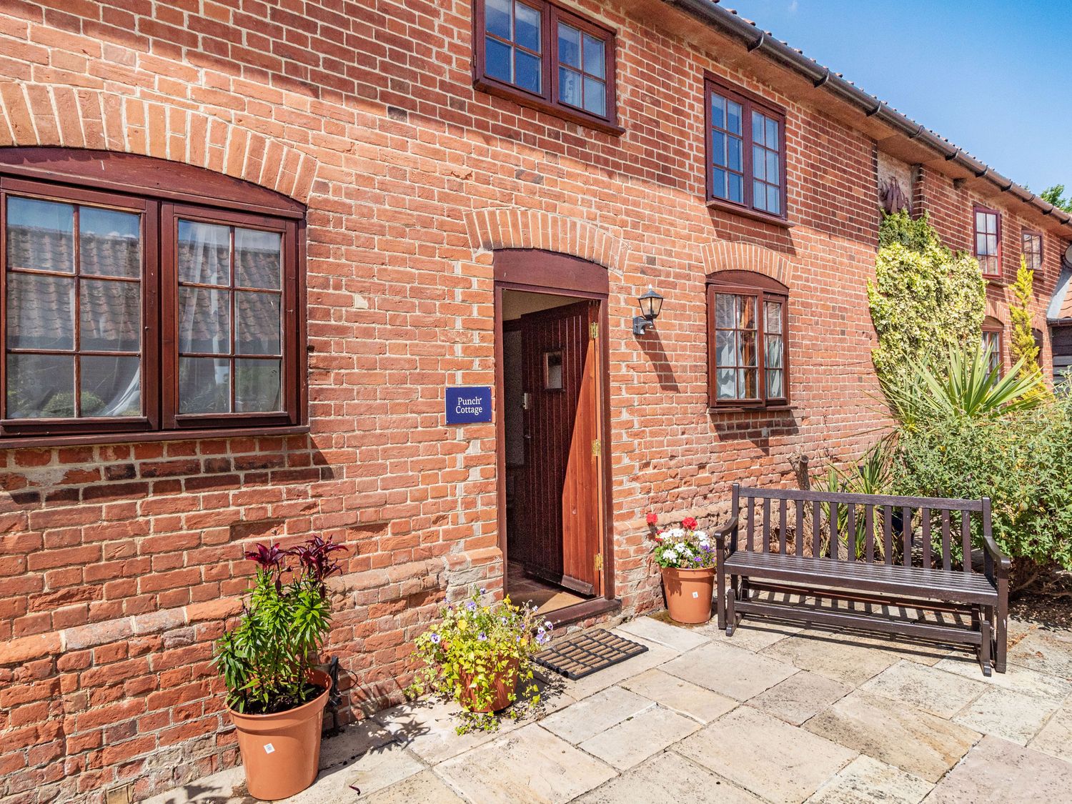 Punch Cottage                     photo 2