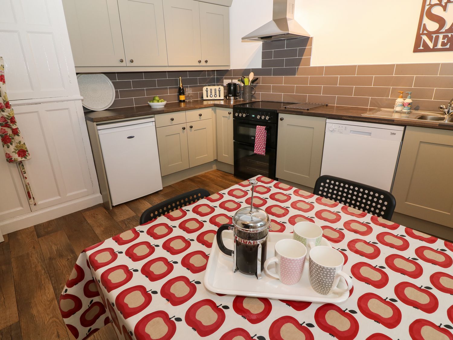 Whitefriars Lodge Settle ( Ref 913118 ) Rent Settle Holiday Cottage sleeps 9