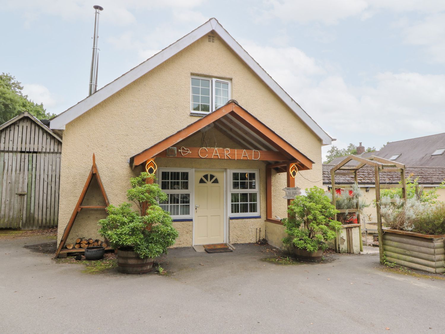 A house with a sign at Cariad Cottage in Cross Inn