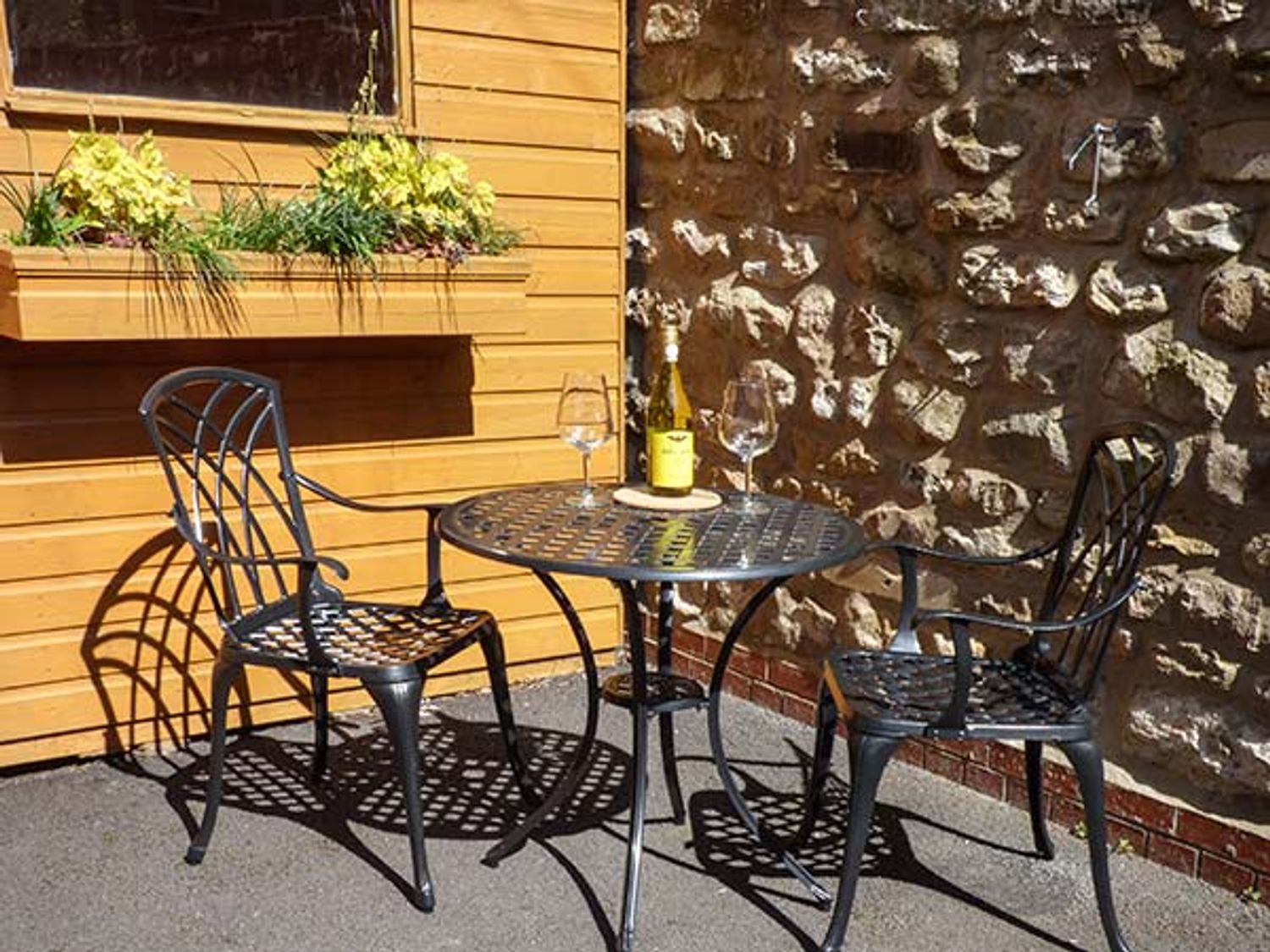 Patio Setch Barn ( Ref 916222 ) Masham sleeps 4 guests - Self catering accommodation in Masham North Yorkshire