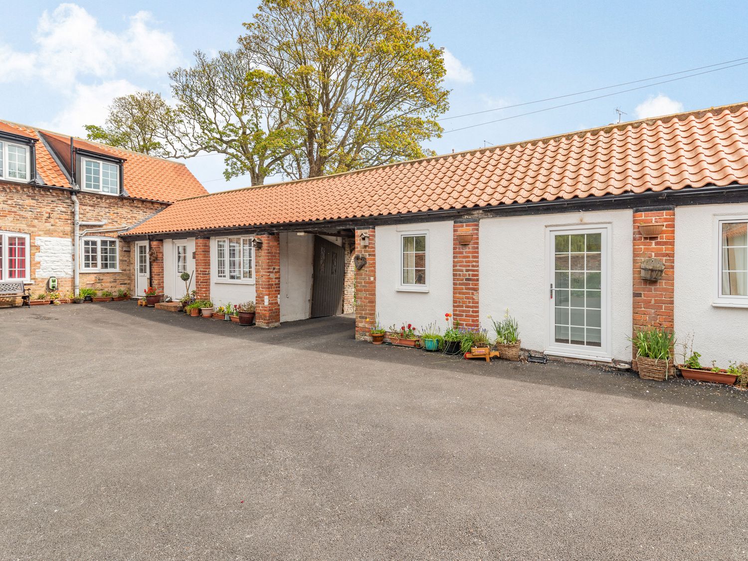 Cupid's Cottage Bridlington Bessingby North York Moors And Coast