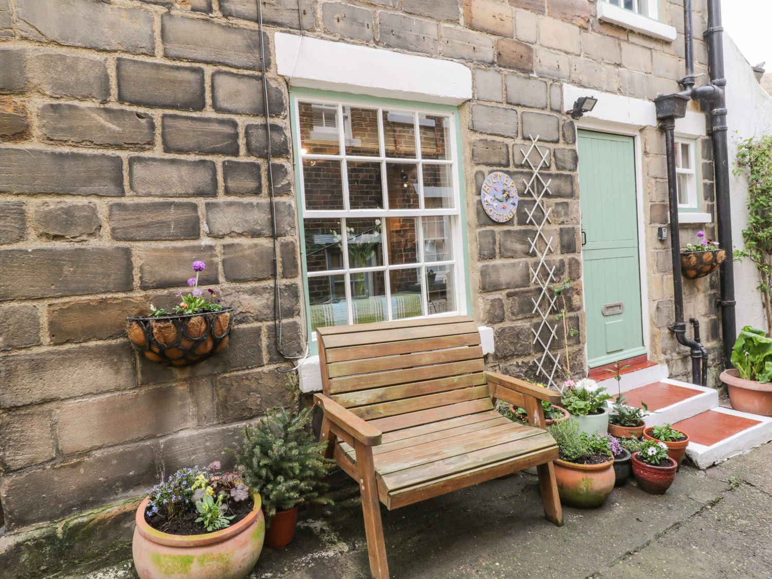 Bulmers Cottage Staithes ( Ref 926017 ) Rent holiday cottage in Staithes North Yorkshire
