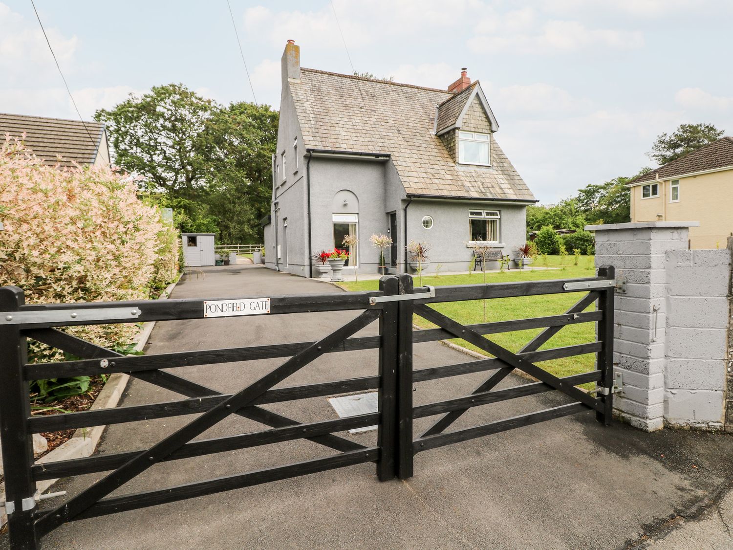 Pondfield Gate                     photo 2