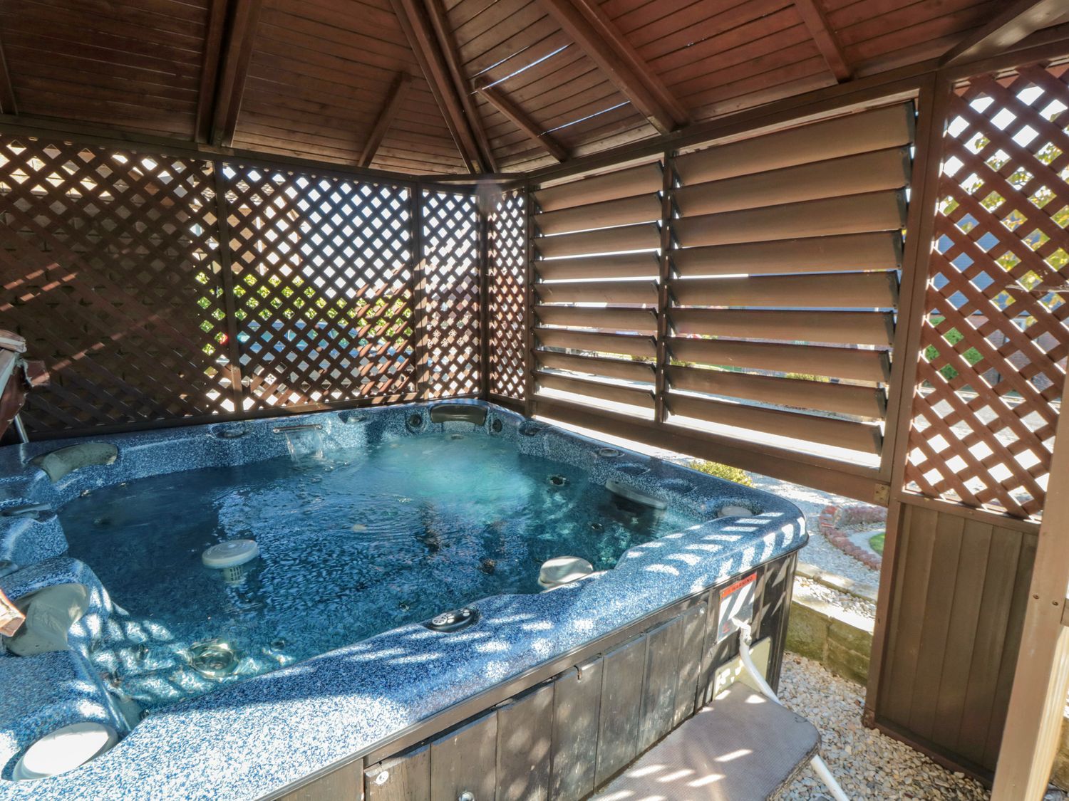 Seacrest Lodge ( Ref 931230 ) Scarborough Holiday property for 20 guests in Scarborough