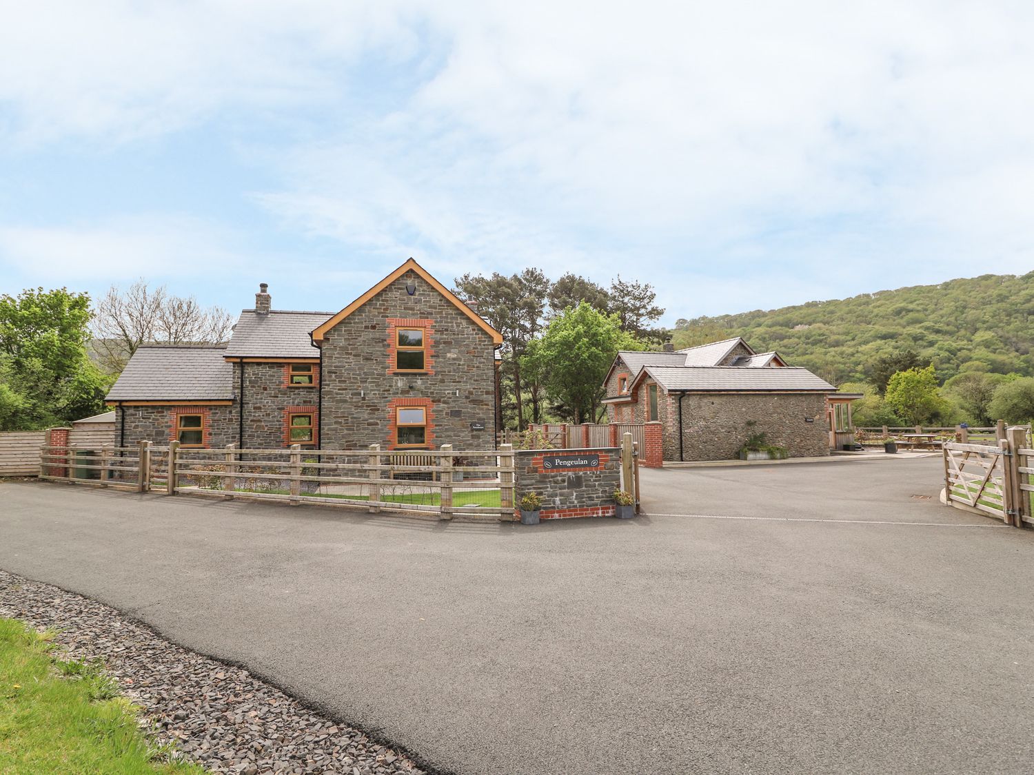 The Farmhouse - Mid Wales - 931725 - photo 1