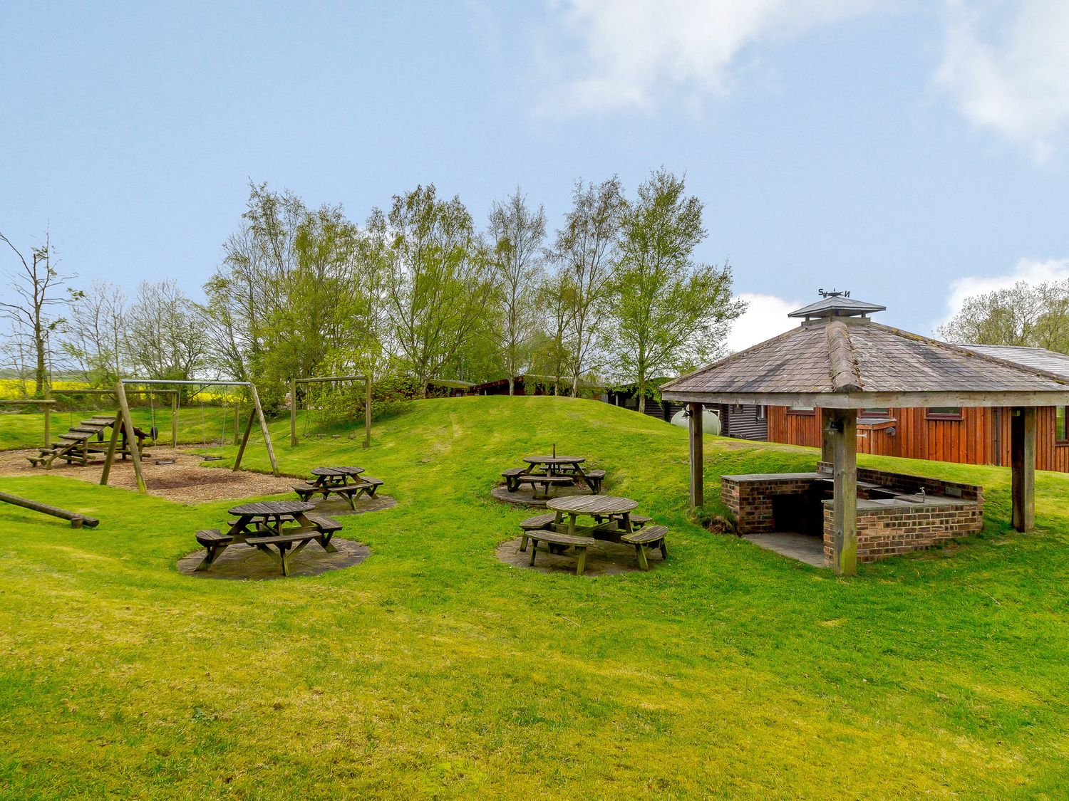 Shared barbecue area near Harbottle Lodge Fram Park Lodges Longframlington Accommodation Northumberland England - Harbottle Lodge Longframlington ( Ref 938817 )