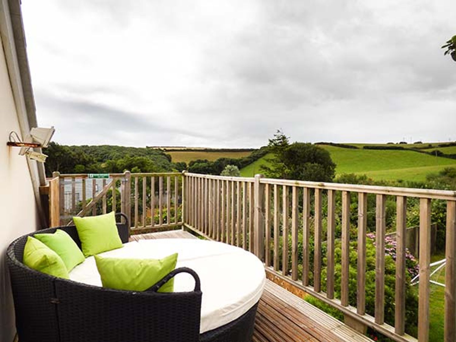 Summerfield House with Hot Tub                     photo 2