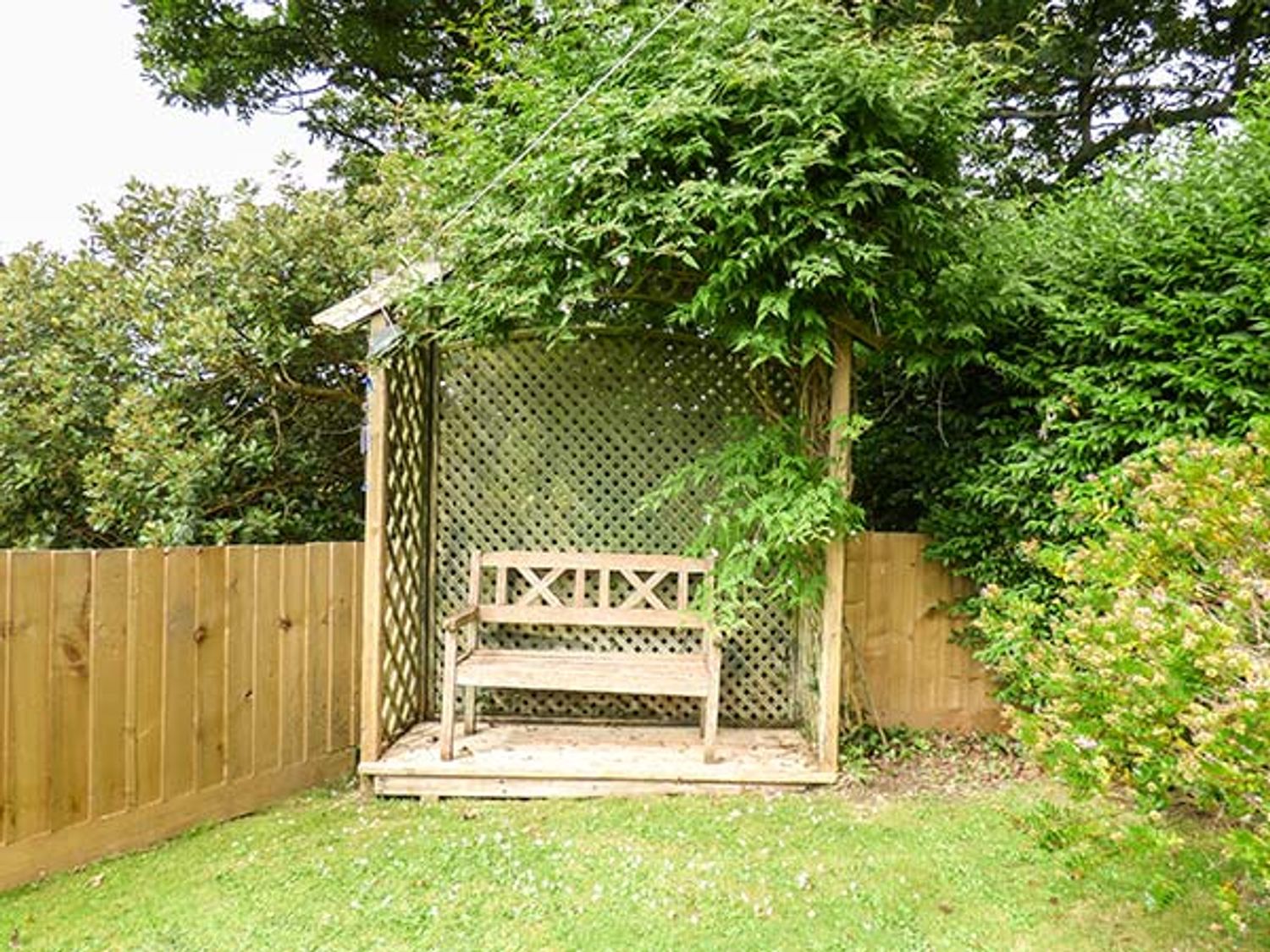 Summerfield House with Hot Tub                     photo 30