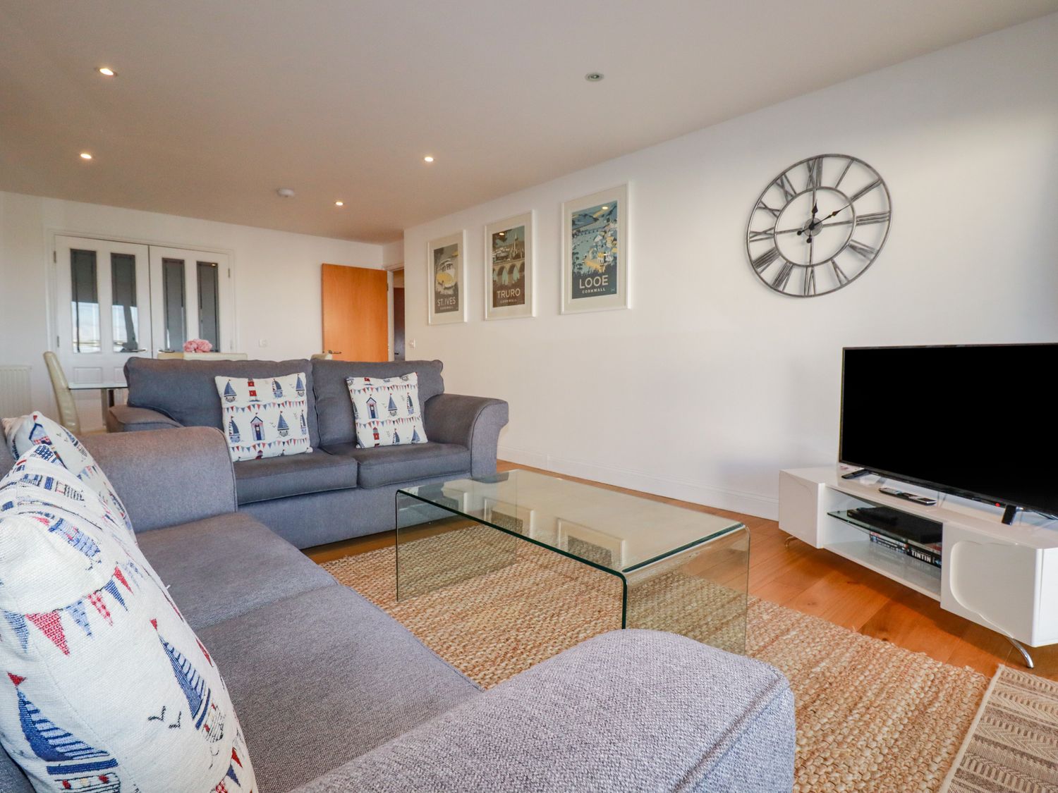 47 Bredon Court                     photo 2
