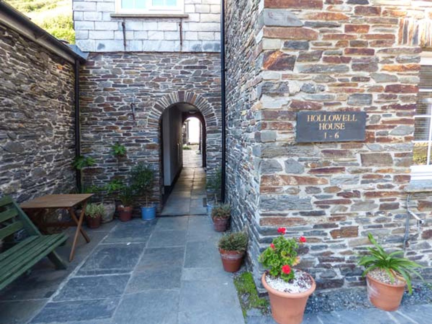 Hollowell House                     photo 10