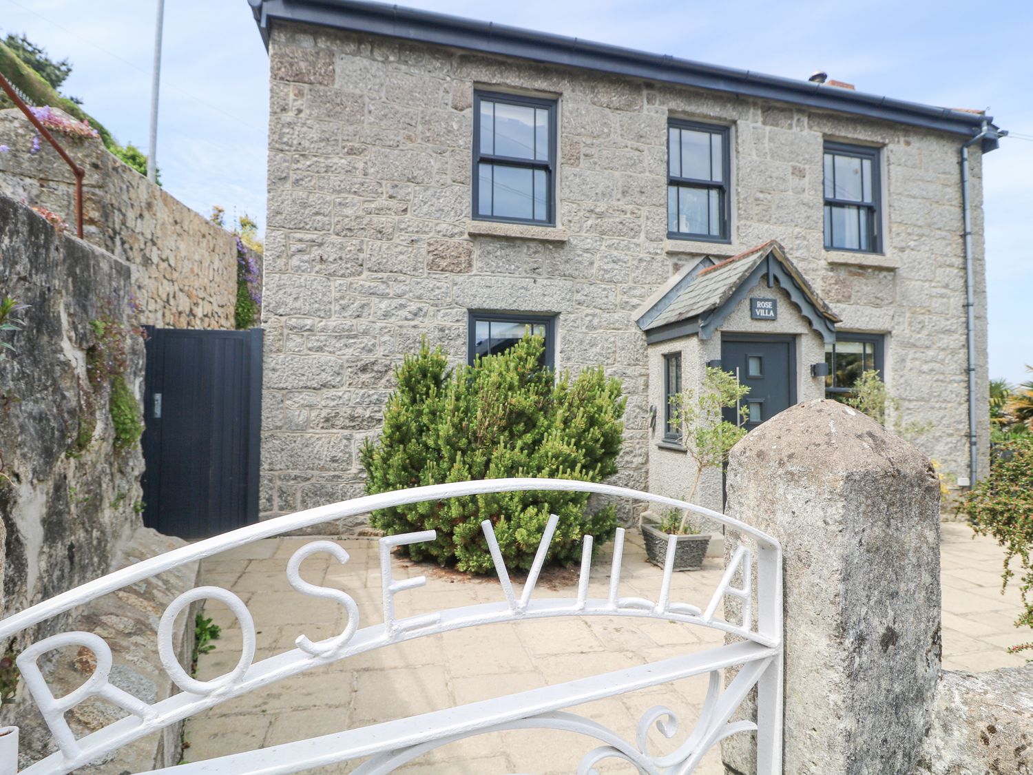 Rose Villa                     photo 2