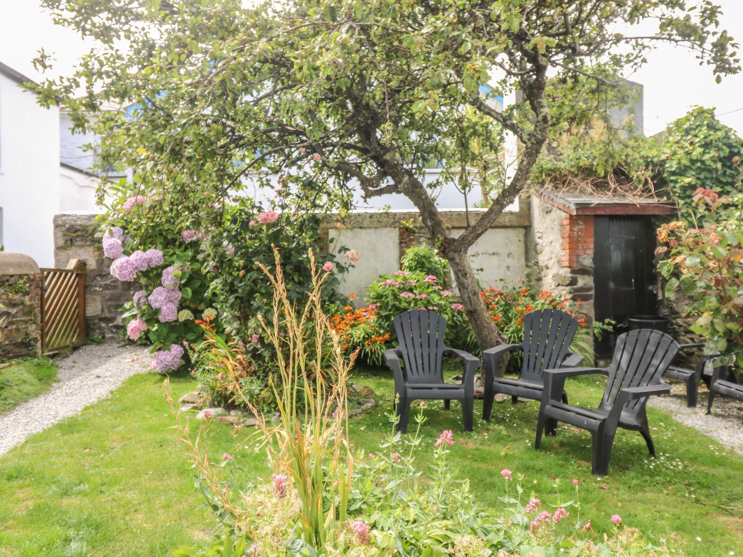 Elfin Cottage                     photo 2