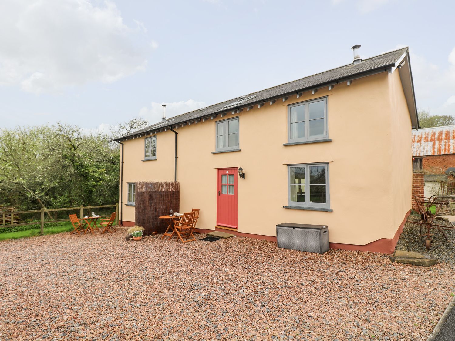 Apple Cottage                     photo 2