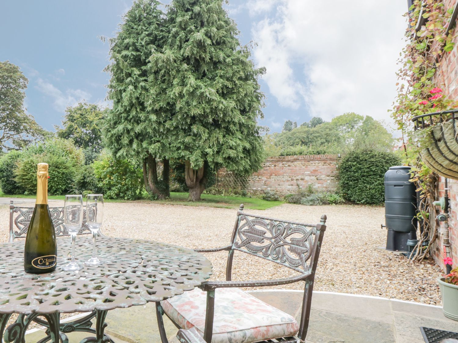 Patio The Loft Upper Dunsforth ( Ref 961175 ) Holiday cottage in Upper Dunsforth North Yorkshire