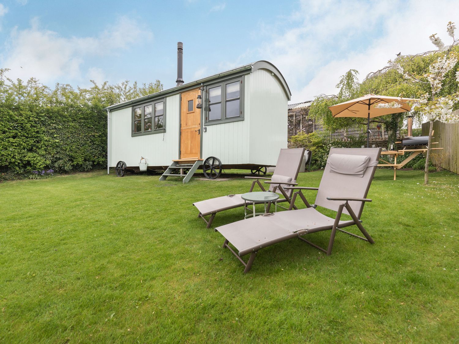 Photo of The Brae ( Ref 961370 ) Shepherd's Hut in Snainton sleeps 2 guests