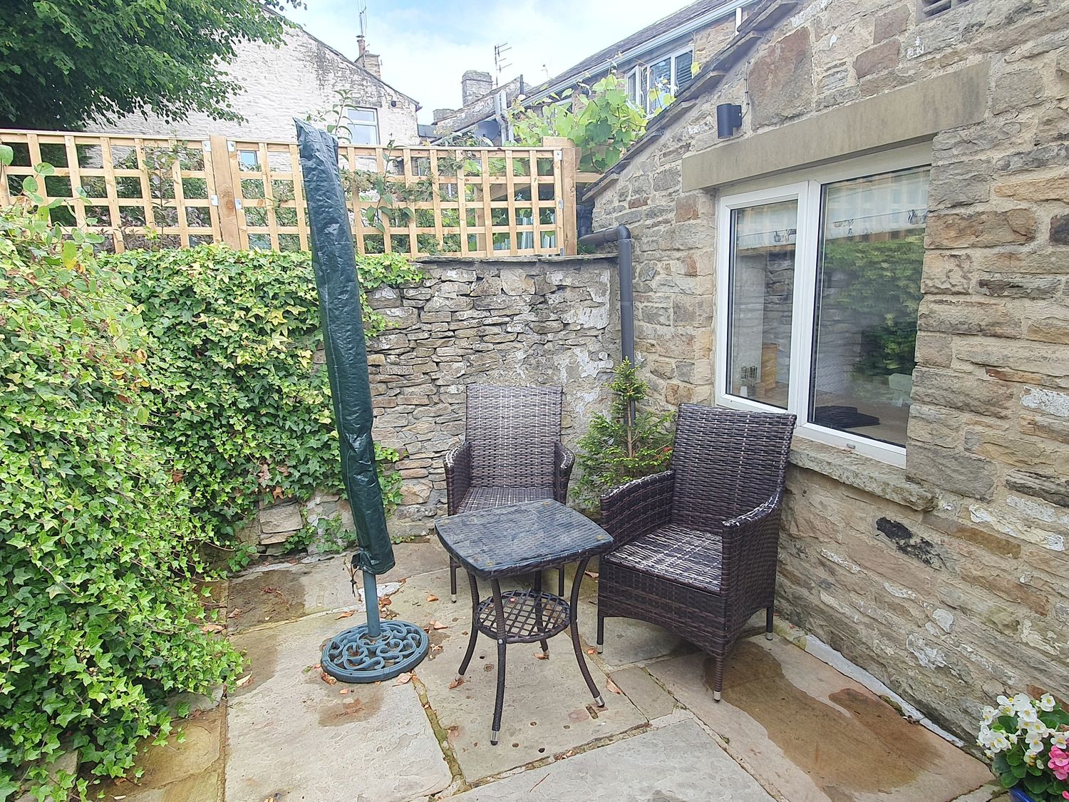 Patio The Snug Cononley ( Ref 964758 ) Holiday home in Cononley North Yorkshire
