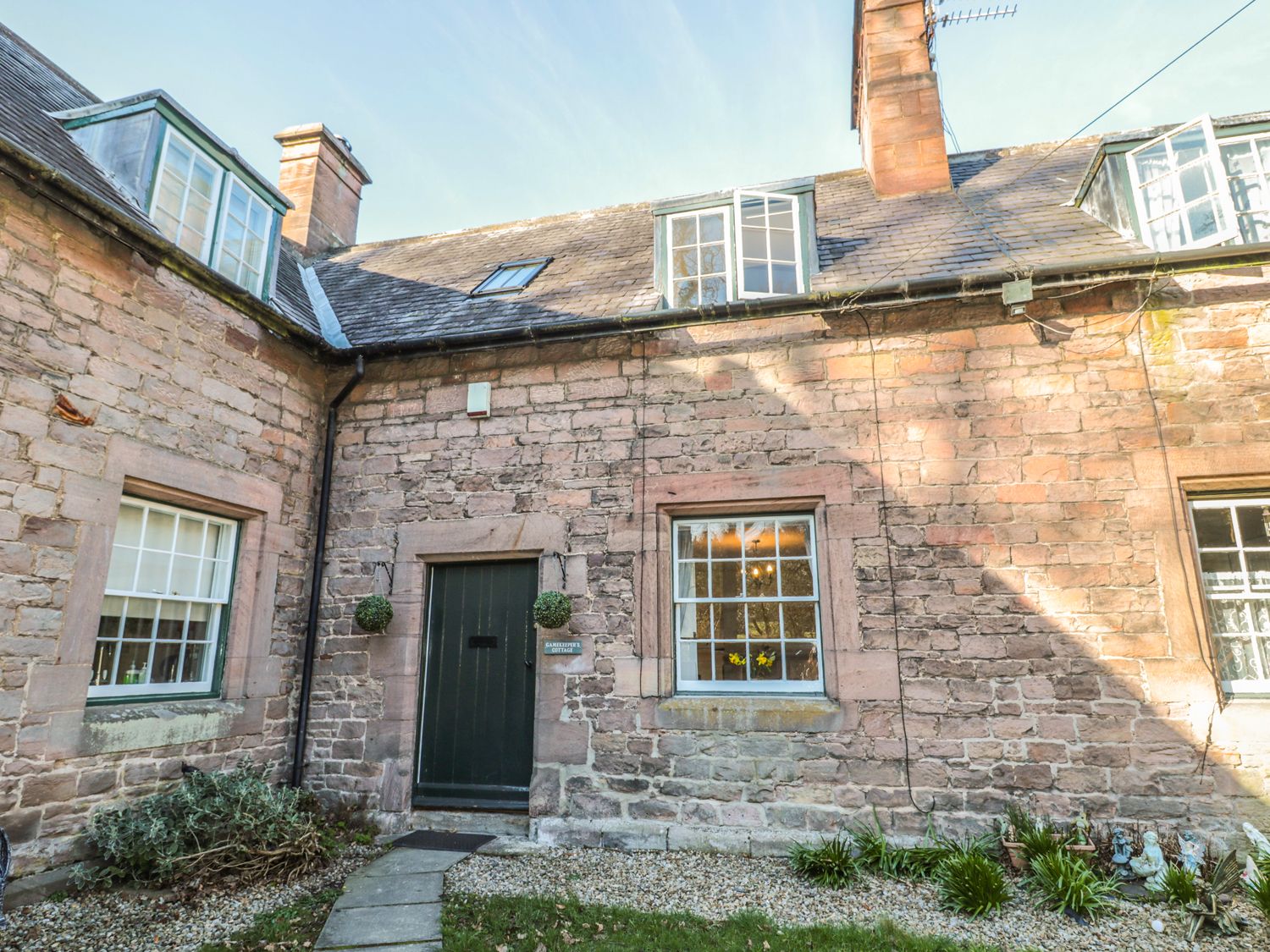 Gamekeepers Cottage                     photo 2