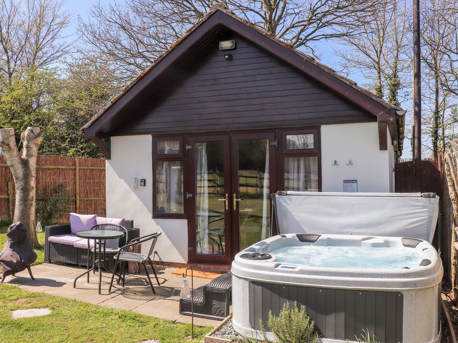 Pheasant Lodge, Wimborne Minster Holiday Cottage Bird Spot